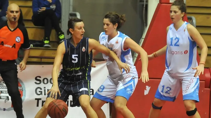 Foto Bruni 26.10.13 Basket femm A2:derby SGT-Interclub Muggia-(blu)--Borroni