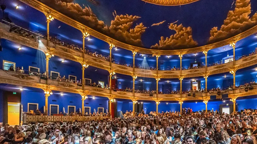 Il pubblico al teatro Rossetti durante uno spettacolo