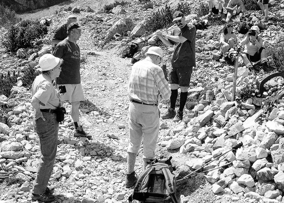 Un'escursione in montagna di don Romano Valle