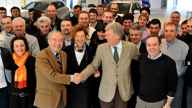 Foto BRUNI TRieste 18 06 2011 Concessionara De Bona-ex Lucioli stretta di mano