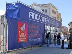 Lasorte Trieste 19/04/18 - Piazza Unità, Allestimento Link