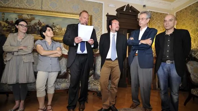 Foto BRUNI TRieste 10 06 2011 la nuova giunta del Sindaco Cosolini:Cosolini,Marchigiani,Martini,Edera,laureni e Omero