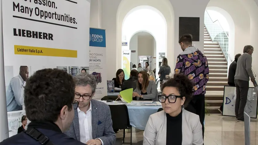 Aziende, reclutatori e candidanti in municipio a Monfalcone nel recruiting day con 12 aziende, Foto servizio di Katia Bonaventura