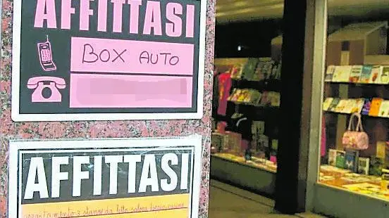 Bumbaca Gorizia 14.05.2018 Cartelli vendesi affittasi © Fotografia di Pierluigi Bumbaca