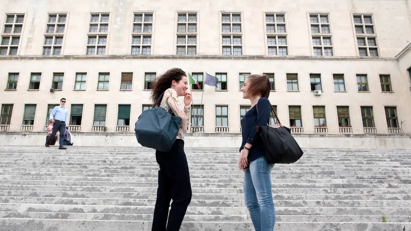 Due studentesse all'Univeristà di Trieste