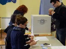 Foto BRUNI 17.04.16 Referendum Piattaforme-il seggio di via Pascoli