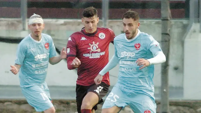 Guido Gomez autore della prima rete su corner di Petrella. Per il bomber terzo gol stagionale