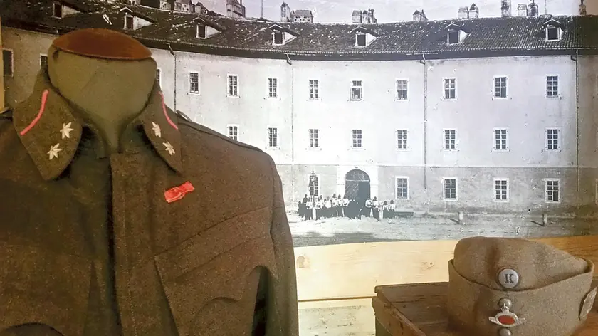 La piazza d’armi della imperiale e regia Caserma Grande che occupava lo spazio dell’attuale piazza Oberdan