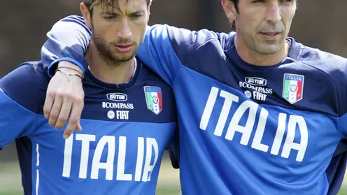 Firenze, 29.05.14, Centro Tecnico Federale della FIGC a Coverciano, ritiro della nazionale italiana di calcio in vista del mondiale di Brasile 2014 - Nella foto: Gianluigi Buffon e Antonio Mirante osservano Mattia Perin