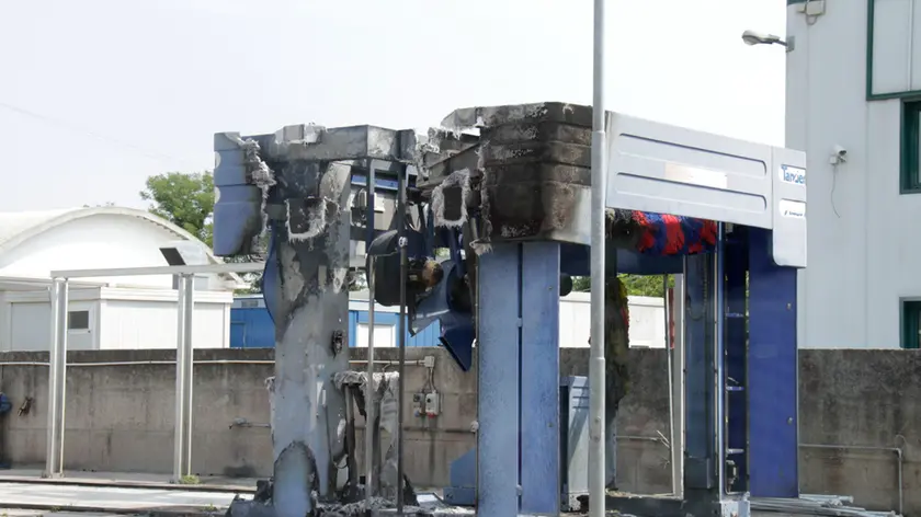 Bonaventura Monfalcone-08.08.2018 autolavaggio incendiato-Turriaco-foto di Katia Bonaventura