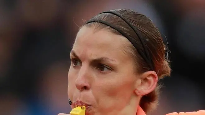 French referee Stephanie Frappart gestures during the French soccer Ligue 1 match between SC Amiens and RC Strasbourg, in Amiens, northern France, 28 April 2019. ANSA/CHRISTOPHE PETIT TESSON