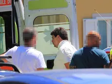 Paolo Pironti mentre entra nell’ambulanza dopo essere stato bloccato a Grignano il 10 luglio scorso