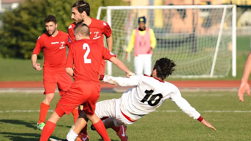 Prandi, Ag. Zangirolami. Este, Partitya calcio Este vs Triestina. nella foto: Ferrara, 10 dell’este, atterrato in area