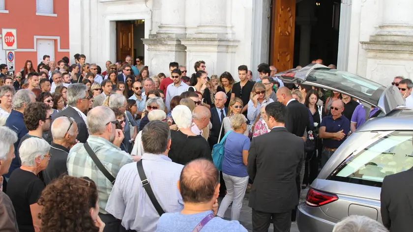 Amici e conoscenti hanno gremito il duomo