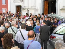 Amici e conoscenti hanno gremito il duomo