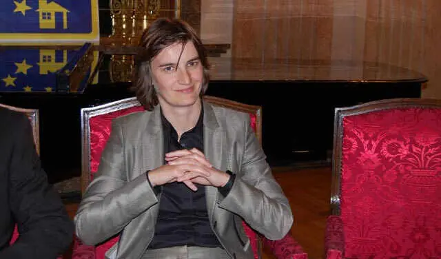 La neo-ministra serba Ana Brnabic