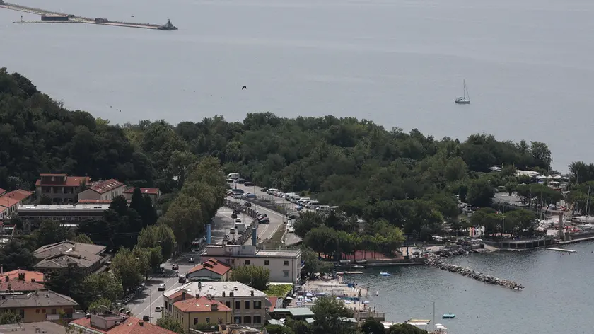 Il terrapieno di Barcola. Foto Lasorte