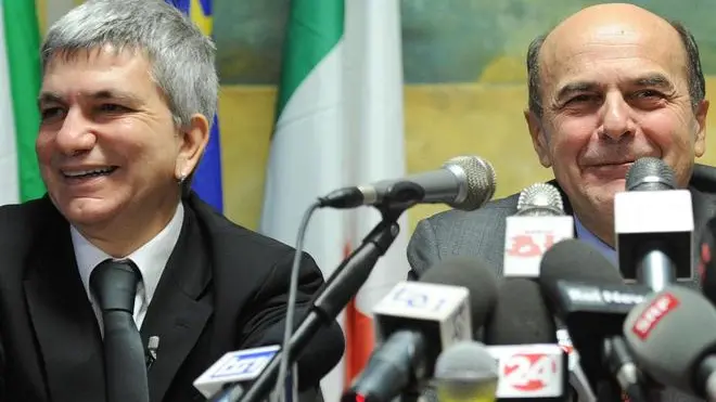 Nichi Vendola (S), Pier Luigi Bersani durante una conferenza stampa a Roma, 24 gennaio 2013. ANSA / ETTORE FERRARI