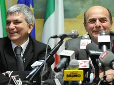 Nichi Vendola (S), Pier Luigi Bersani durante una conferenza stampa a Roma, 24 gennaio 2013. ANSA / ETTORE FERRARI