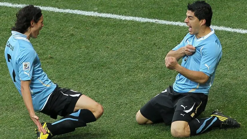 Uruguay's Luis Suarez (R) celebrates with teammate Edinson Cavani (L) after scoring the 1-0 lead for his team during the FIFA World Cup 2010 Round of 16 match between Uruguay and South Korea at the Nelson Mandela Bay stadium in Port Elizabeth, South Africa, 26 June 2010. ANSA/ROBERT GHEMENT