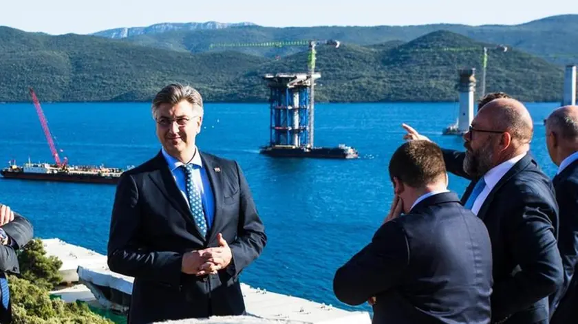 Andrej Plenković in visita al cantiere di Sabbioncello: la struttura del ponte è ormai ben visibile foto vecernji.hr