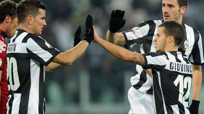 Italian forward of Juventus, Sebastian Giovinco (R), jubilates with his teammates after scoring the goal during the Italy Cup soccer match Juventus FC vs Cagliari Calcio at Juventus Stadium in Turin, Italy, 12 December 2012. ANSA/ALESSANDRO DI MARCO
