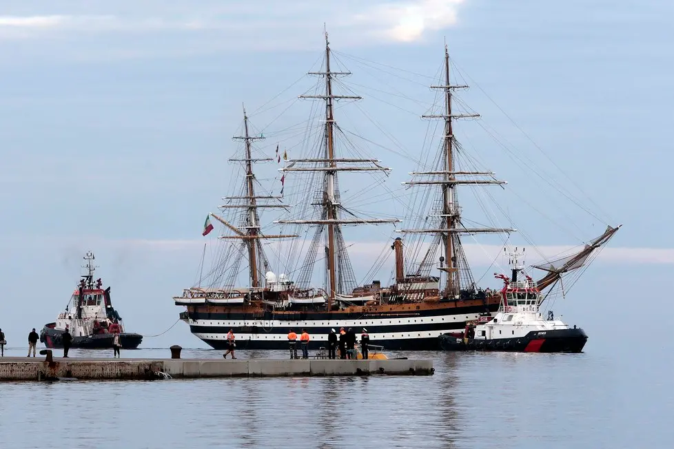 Silvano Trieste 2018-10-08 L'arrivo di Nave Vespucci
