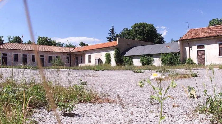Lasorte - Trieste - Banne Ex Caserma Monte Cimone -