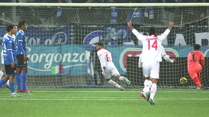 Il gol di El Azrak Foto Mariani/Lasorte