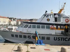 L’aliscafo della Ustica Lines ormeggiato a Trieste