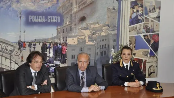 Nella foto da sinistra Marco Calì, il questore Antonio Maiorano, e la portavoce della polizia Denise Mutton