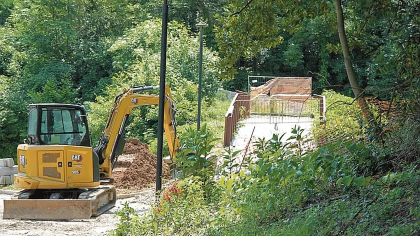 L’area dove è prevista la realizzazione della galleria ciclo-pedonale (Bumbaca)