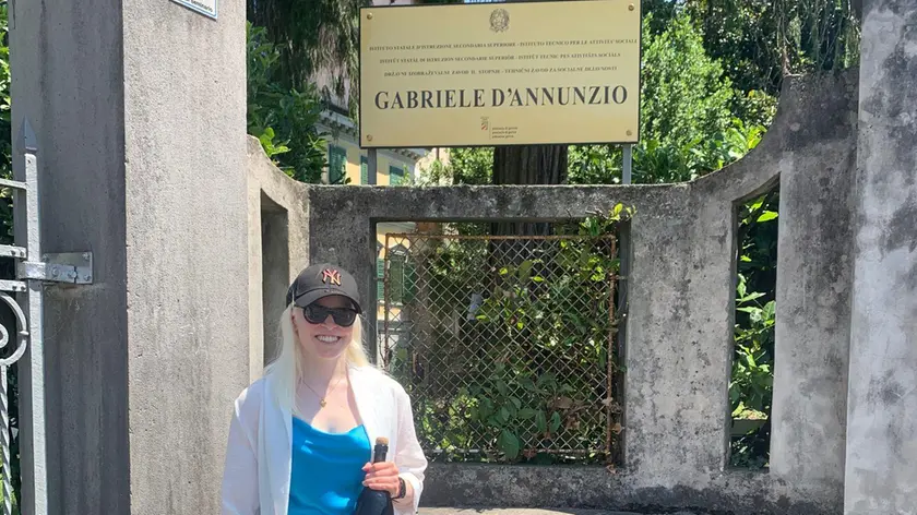 Martina Vozza soddisfatta all’uscita dall’istituto goriziano
