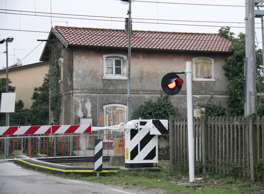 L’ex edificio che controllava il casello di Selz Foto Katia Bonaventura