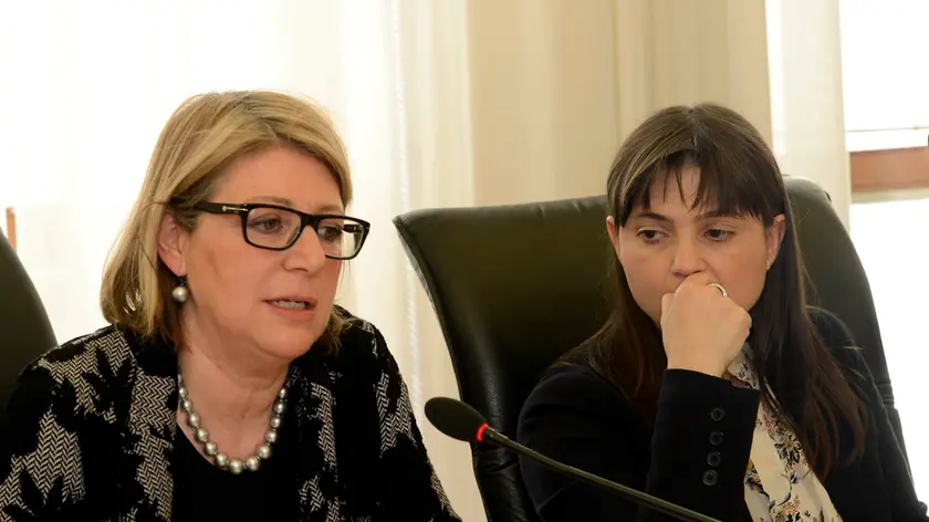 L'assessore alla sanità Maria Sandra Telesca e la presidente del Fvg Debora Serracchiani