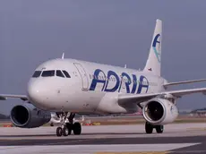 Un velivolo con la livrea di Adria Airways