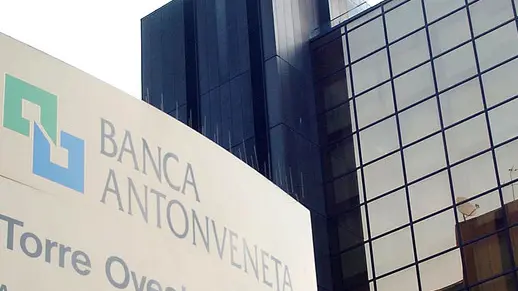 20050412 - ROMA -ECO ANTONVENETA, POPOLARE LODI DIVENTA PRIMO AZIONISTA- La sede centrale di Antonveneta a Padova in un' immagine d'archivio. Popolare Lodi e' salita al 13,359% di Antonveneta. L'operazione, si legge negli aggiornamenti Consob sulle partecipazioni rilevanti, e' stata eseguita ieri, lunedi' 11 aprile. Venerdi' scorso Popolare Lodi era salita al 12,721%. STEFANO RACCAMARI-ARCHIVIO / ANSA / PAt