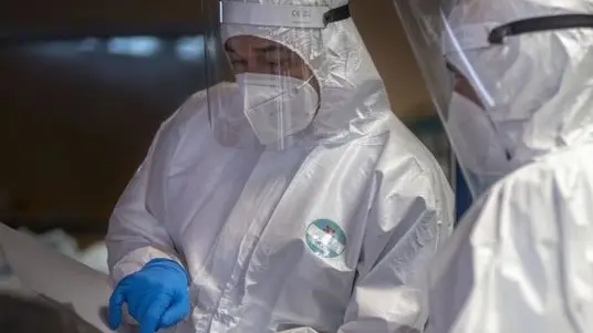 Infermieri al lavoro in un ospedale dell’Est Europa. Foto Sandzak live