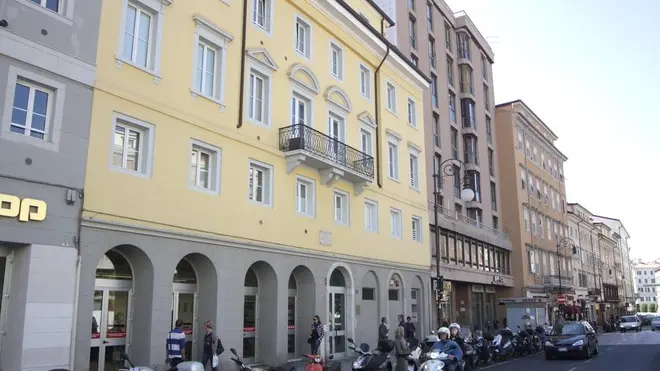 Lasorte Trieste 03/05/12 - Largo Barriera 14, Targa a Marco Besso, Assicurazioni Generali