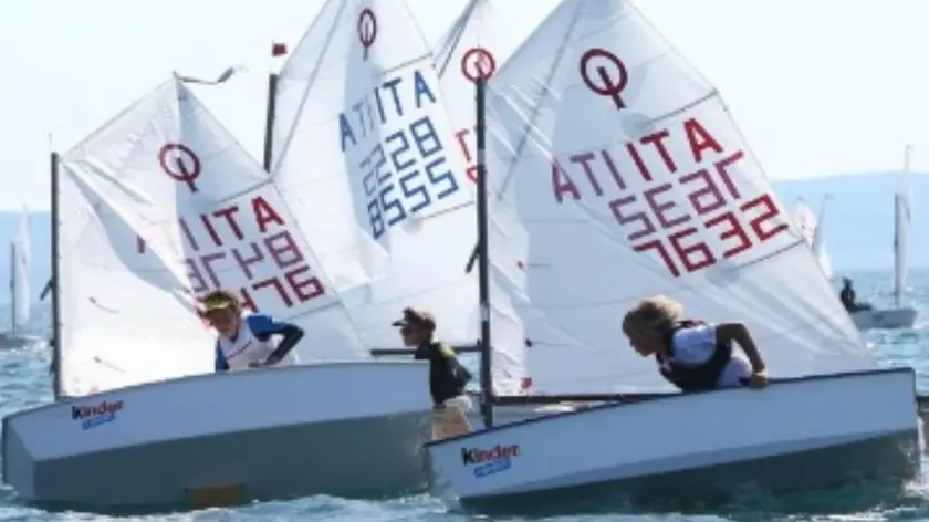 Una bella immagine delle regate Optimist di ieri nel golfo (Foto Massetti)