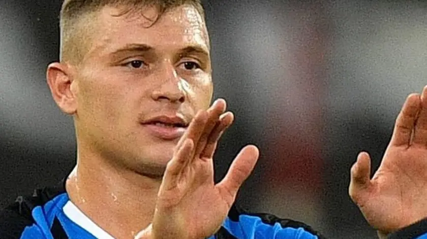 Inter Milan's Italian midfielder Nicolo Barella (L) celebrates scoring the opening goal with his teammate Inter Milan's Argentinian forward Lautaro Martinez during the UEFA Europa League quarter-final football match Inter Milan v Bayer 04 Leverkusen at the Duesseldorf Arena on August 10, 2020 in Duesseldorf, western Germany. (Photo by Martin Meissner / POOL / AFP)