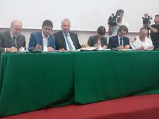 Il momento della firma