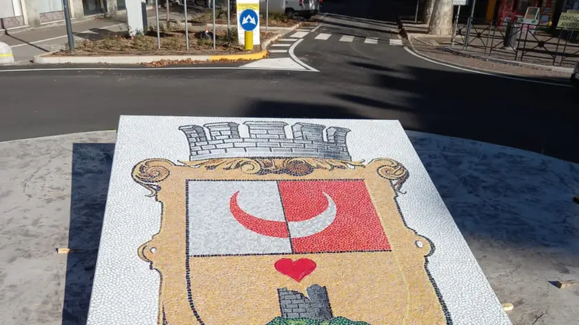 La nuova rotonda intitolata all'ex sindaco Stecchina appena inaugurata