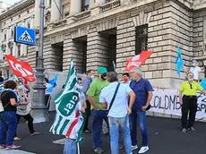 foto bruni trieste 11.09.20 Fallimento Colombin:gli operai all'esterno manifestano