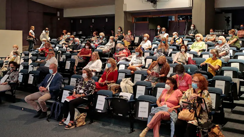 Auditorium del Revoltella affollato ieri per il dibattito “Le donne nella scienza”