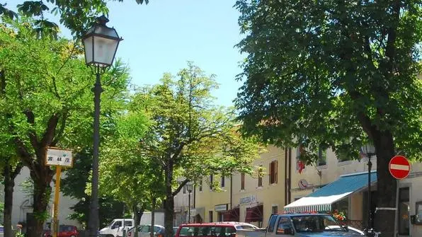 BRUNI TRIESTE 05 07 07 AURISINA:CENTRO PIAZZA