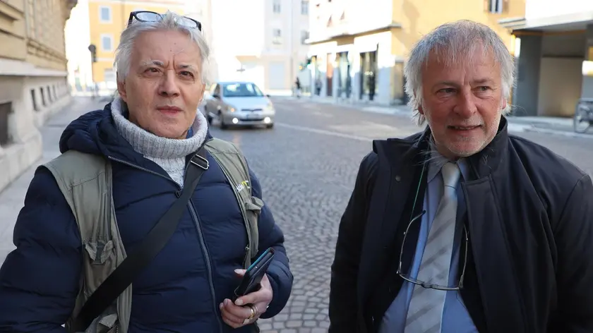 Roberto Borghes e Franco Zotti fuori dal tribunale Foto Bumbaca