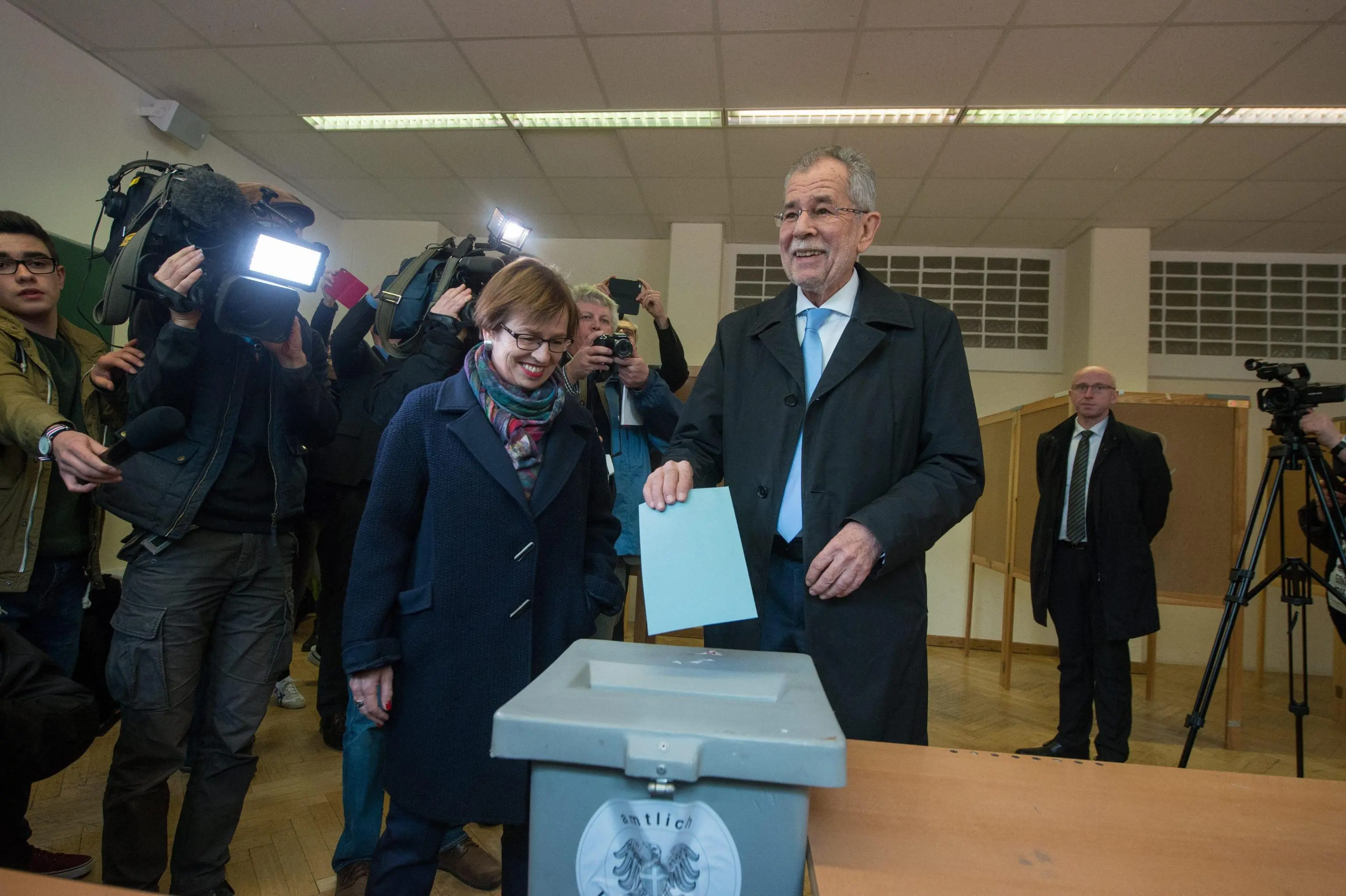 Il verde Alexander van der Bellen: sfiderà Hofer al ballottaggio