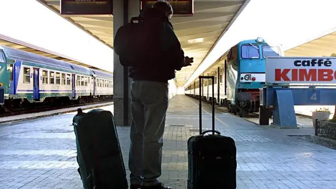 sterle trieste sciopero dei treni stazione centrale