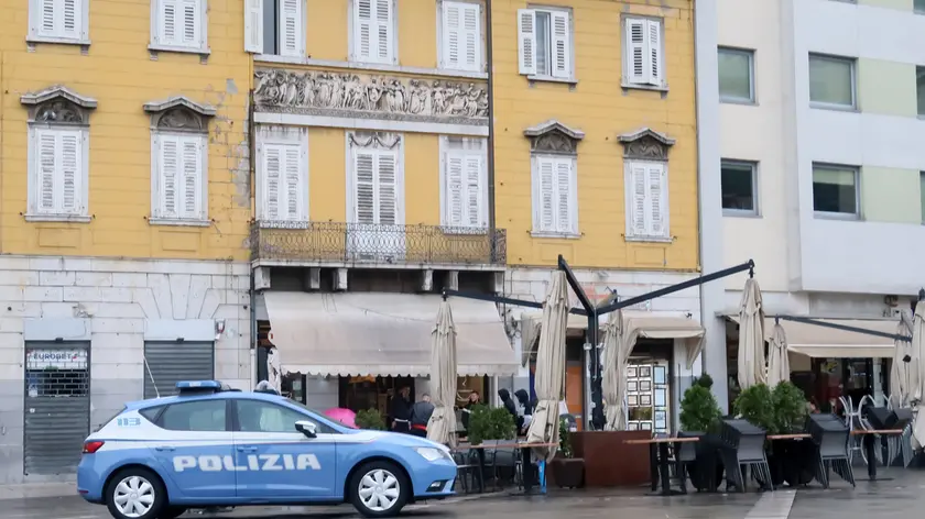 Polizia in piazza Goldoni in una foto di repertotio